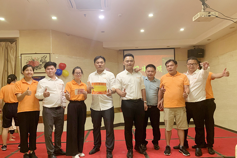 多人跳繩第一名：業務部