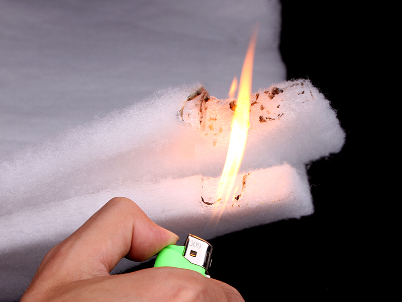 具有一定的阻燃性，10離火自滅，使用更安全